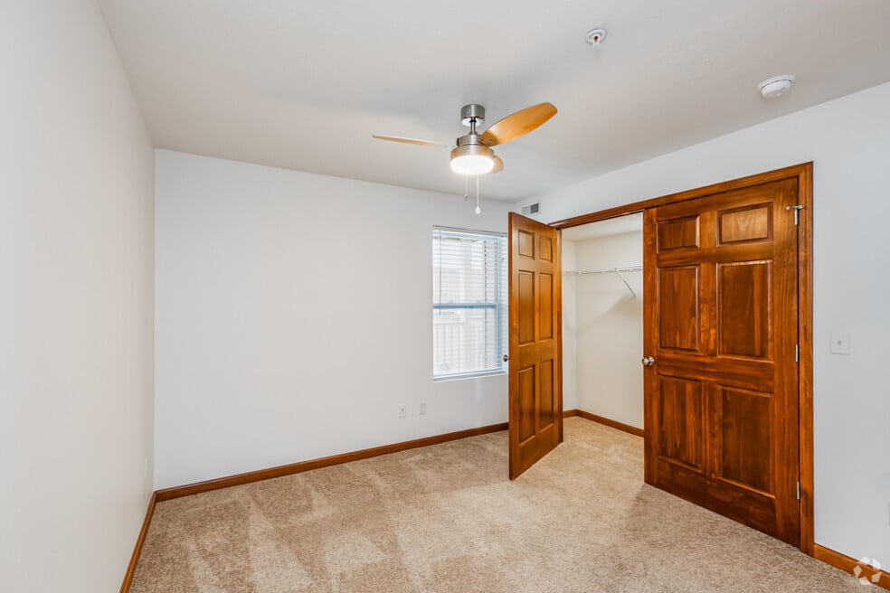 Photos and Video of Meadow Creek Apartments in Bridgeport, WV